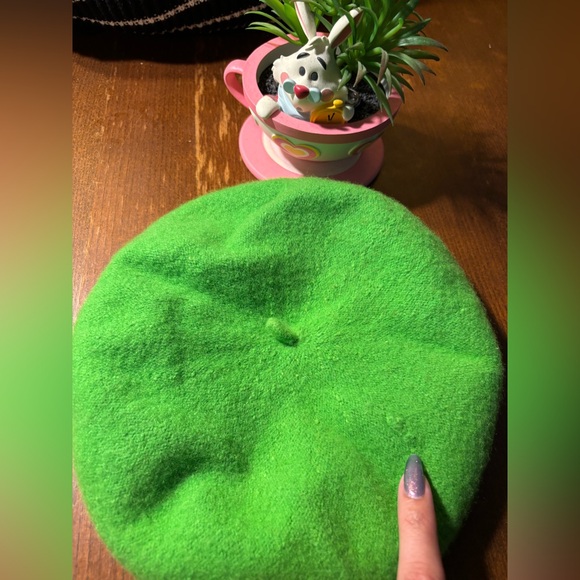 Vixen by Micheline Pitt Slime Green Beret - Picture 4 of 4